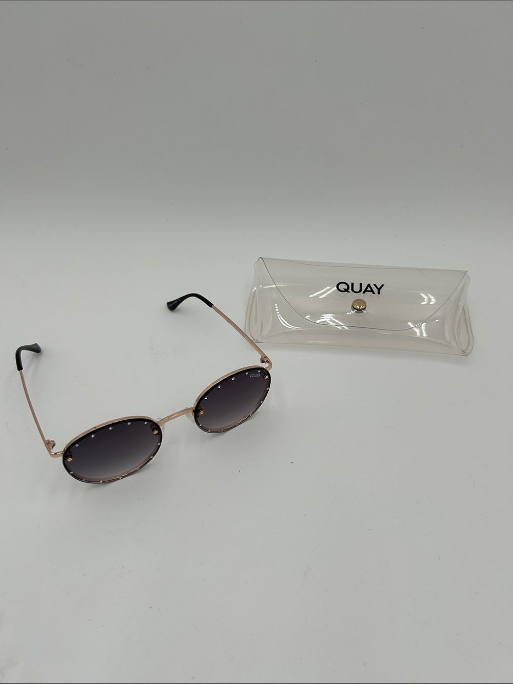 Quay Australia Farrah Rhinestone Metal Round Sunglasses Gradient Black & Case - Picture 1 of 8